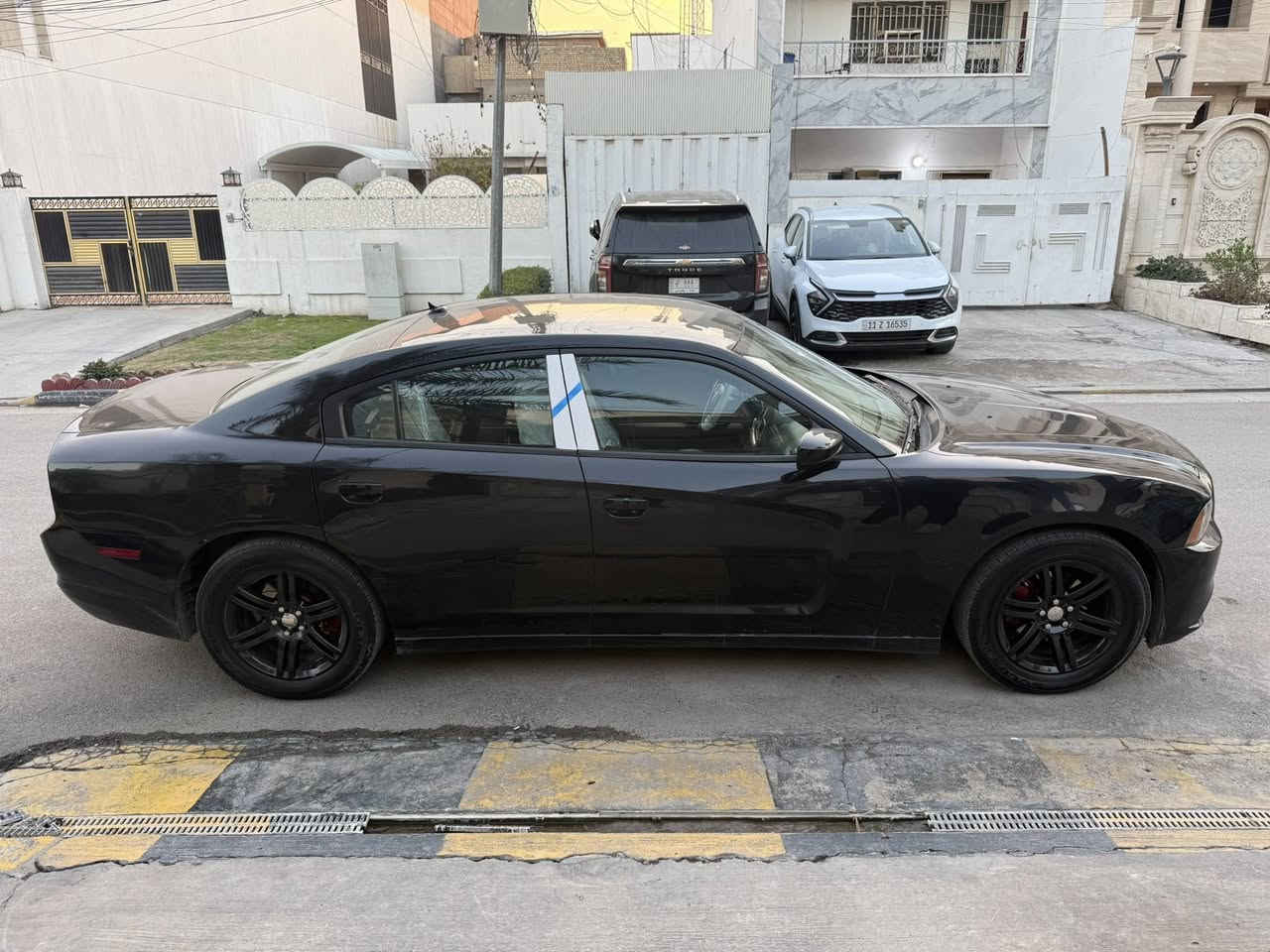 سلام عليكم 

جارجر 2013 وارد كندي 
داخلة كلين وهنا بالعراق صار بيهة صبغ جاملغ خلفي فقط مواصفات معروفة سيارة جاهزة صدر امامي خلفي جديد تخم تاير جديد ويل خليجي كيج 260 
السعر 158  
رقم الهاتف :***********
