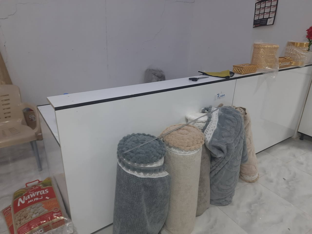 ميز كاشير للبيع قطعتين كل قطعه متر ونص استفسار يتصل بهذه رقم ***********
