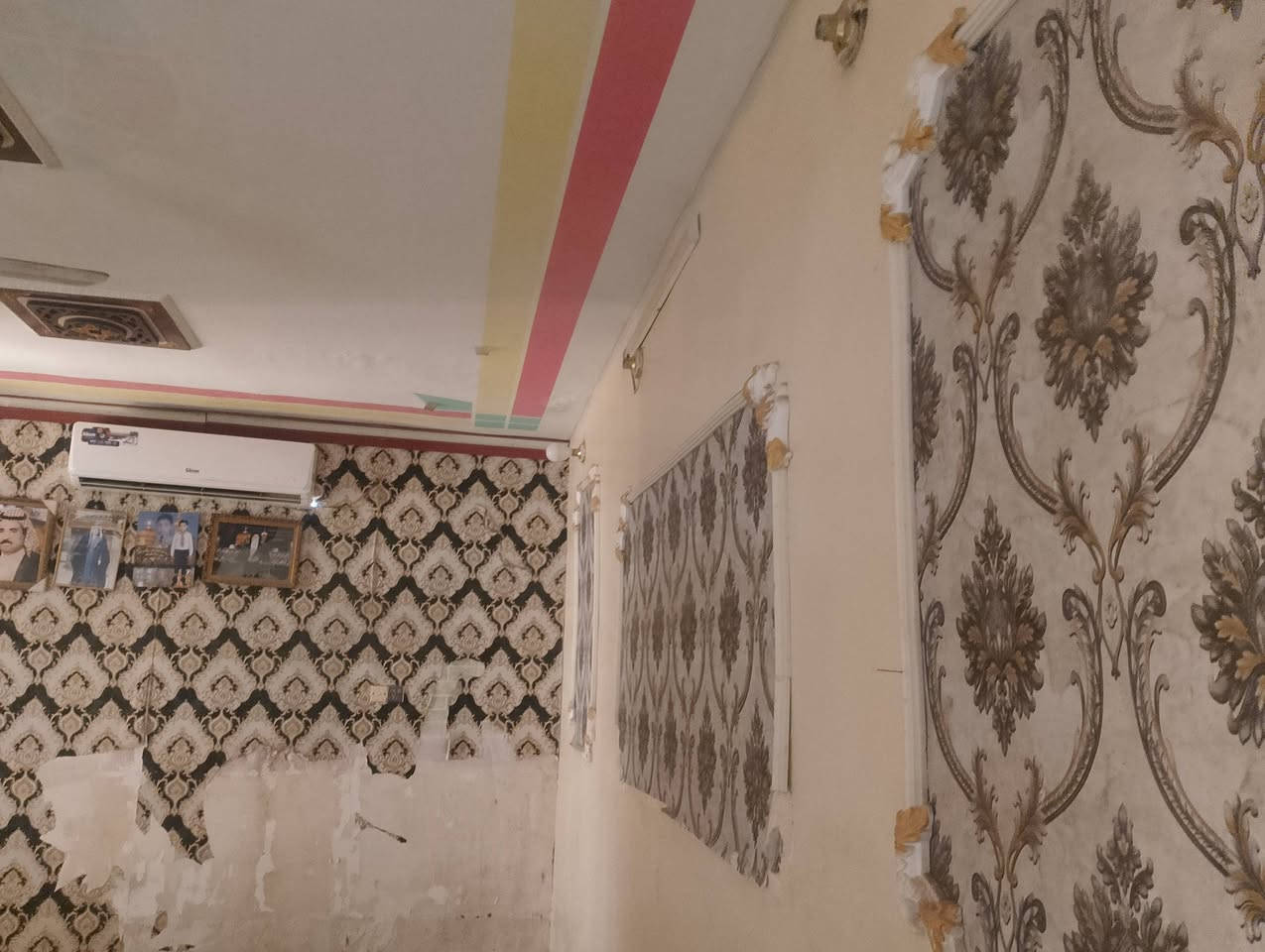 بيت النهروان طريق الخزعليه قرب محطة الكهرباء والماء الارو الخمس آلاف المساحه الكليه 750متر الواجه 25وانزال 30يحتوي على غرفتين وصالحه كبيره وستقبال ومطبخ وصحيات داخل وخارج جنس العقار زراعي سند 25ماء وكهرباء وسحب وشارع تبليط التفاصيل مع صاحب الدار ***********
