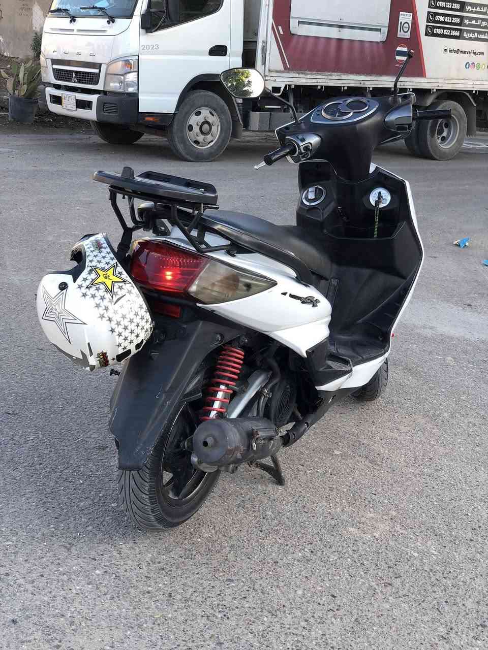 سلام عليكم 

سكنس فحل للبيع دراجة خير من الله برغي ممفتوح بيهة جيب فيتر وتعال باتري جديد نوزل جديد تايرات جدد دهن بدلتة ليوم نكرة سلف شلعة ومعدل كلجات نص عمر سويجات ٢ ستاند كهربائي 
دراجة نوزل وبيهة هندر 
سعر 675 وبيهة مجال بسيط. 
مكان بغداد/حي جهاد 
رقم واتساب  فيس متواجد ***********
