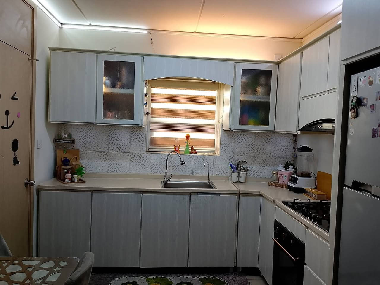 كاونتر 100 غربي جهه اليمنى داخل الالمنيوم والابواب mdfللبيع فقط كاونتر بدون اجهزة 
ميز طعام 6كراسي مستخدمين فقط 4كراسي 2جديدات


**إذا كنت صاحب هذا الإعلان وتريد حذفه لأي سبب، رجاءا أرسل رسالة إلى الدعم الفني**