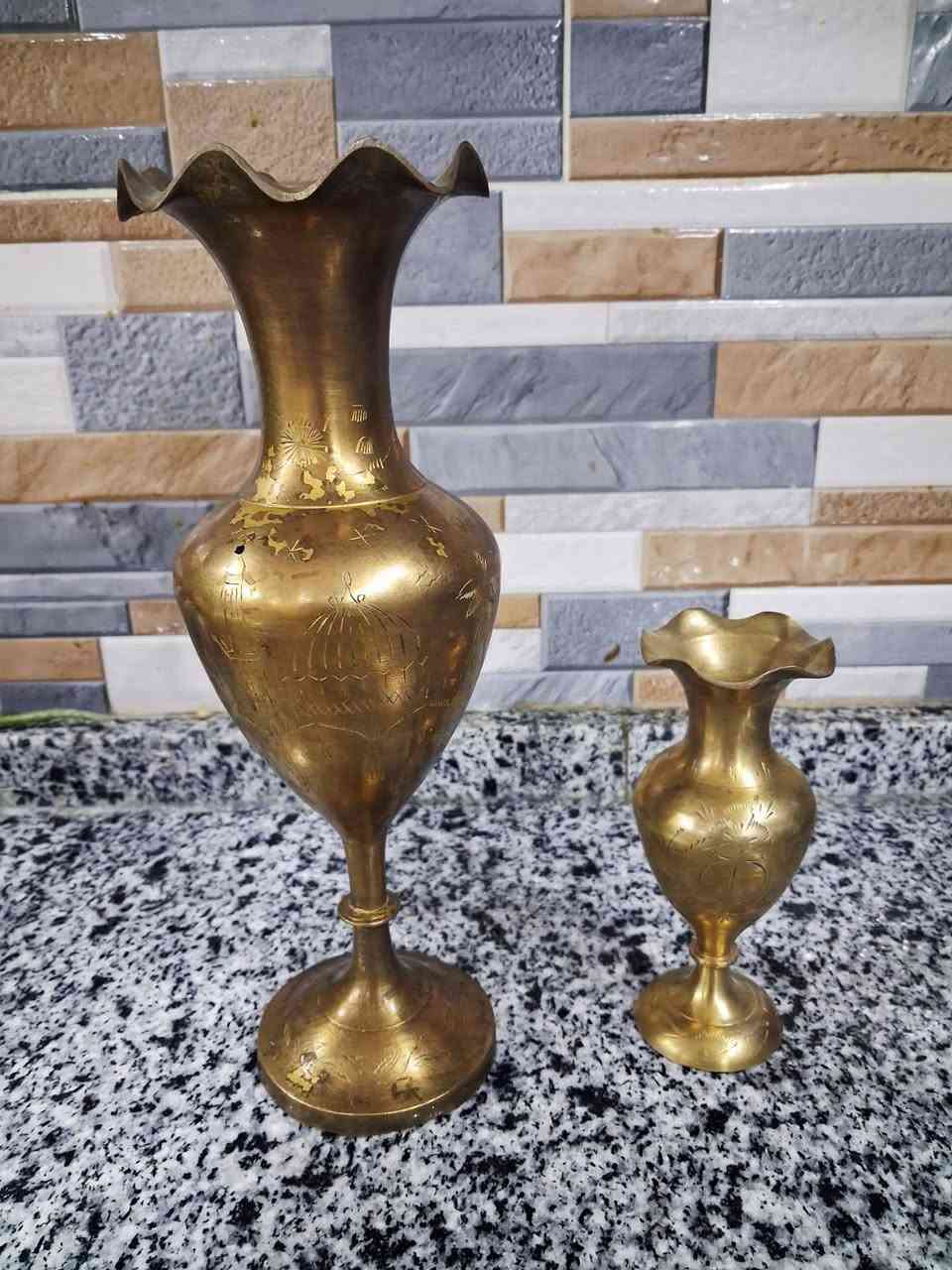 مزهريتين دمشقي. 
حجم جيد.
بسعر مناسب


**إذا كنت صاحب هذا الإعلان وتريد حذفه لأي سبب، رجاءا أرسل رسالة إلى الدعم الفني**