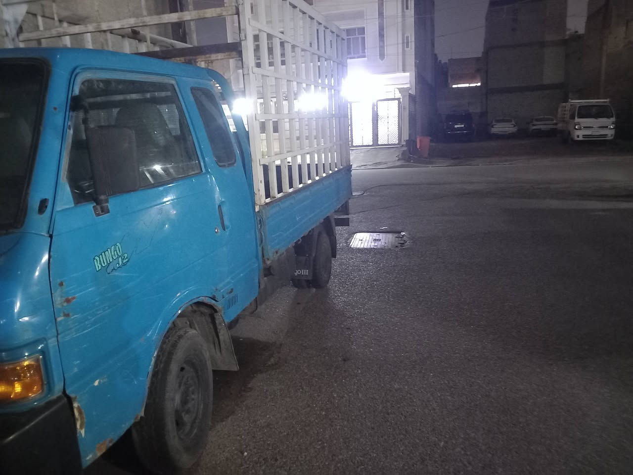 السلام عليكم كيا حمل موديل 95 قمارة وربع سبعة جنكال رقم بغداد انكليزي السعر 《47》وبيها مجال بسيط  المكان بغداد الشعب ***********
