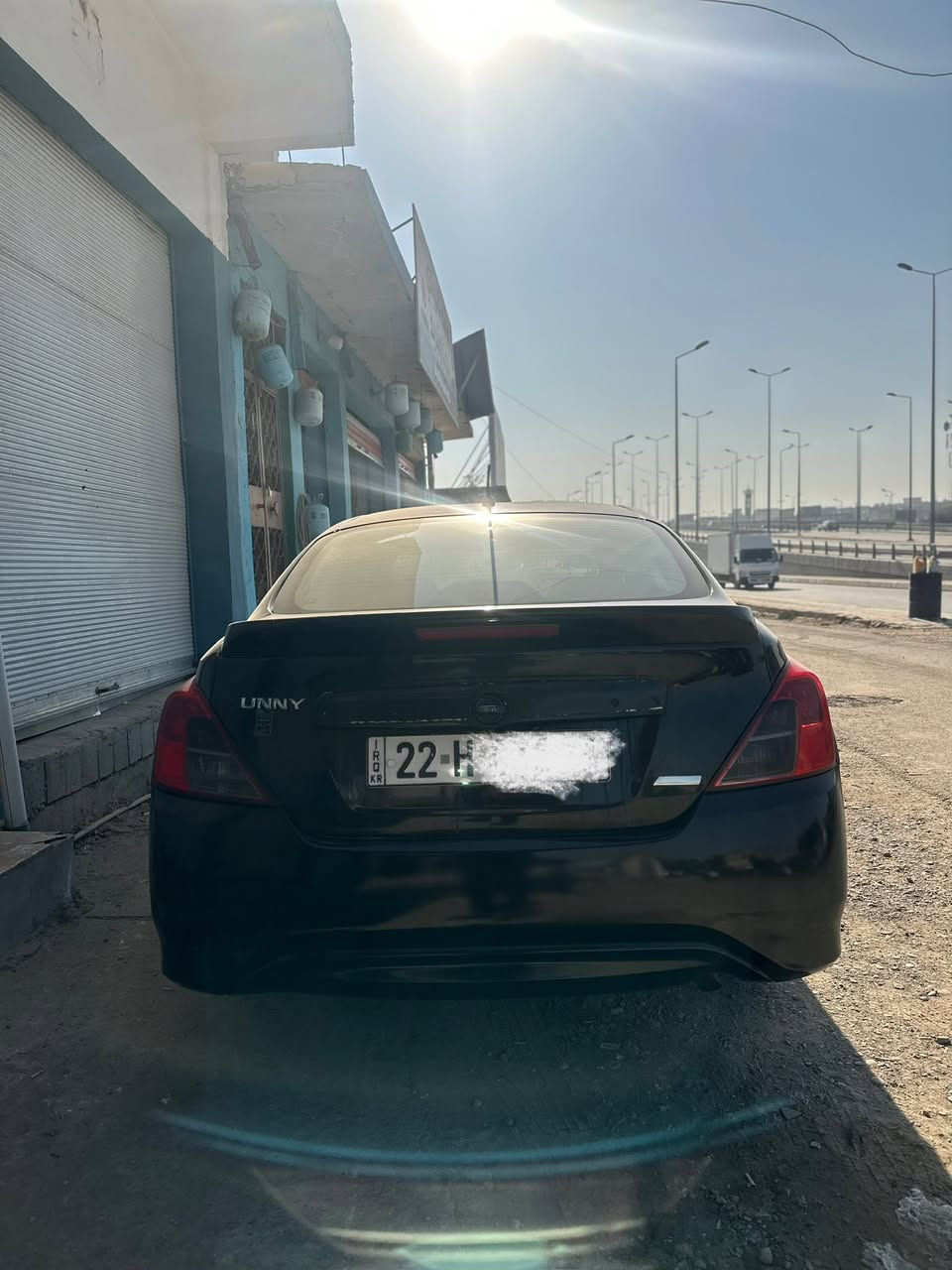 نيسان صني للبيع موديل 2016 بيها 3قطع صبغ كير ومحرك وتبريد مكفولات السياره بل موصل سعرها 85  )*********** ) ‭0777 411 9851‬
