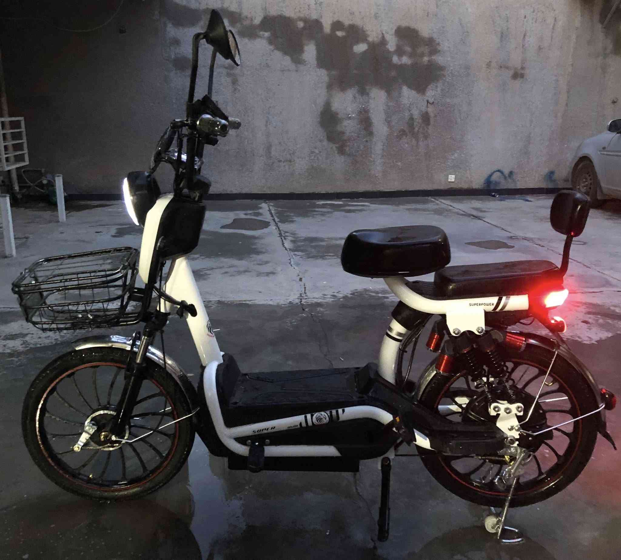 دراجه شحن موديل 2026 سرعه 90
6 بطاريات ملف 1000
لايت لد بصمات 
تاير جوبلس حجم 20
جديده زيرو 
عنواني بغداد حي العدل 
السعر 500 بيها مجال 
متواجد ***********
