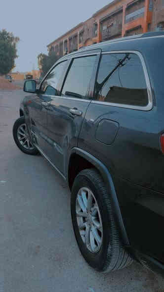 السلام عليكم شباب جيب كراند شيروكي مواصفاته  
🔴لايت زنون شديتله جديد
🔴فتحه سقف
🔴موديل 2015
🔴حساسات امامي خلفي
🔴شاشه وسطيه كبيره 
🔴كامره دواره 360
🔴كشنات تدفئه تبريد 
🔴سترين تدفئه
🔴كزوز سرعه
🔴نضام ايكو صرف الوقود 
🔴كير طياره
🔴شاشه اعطال 
🔴السياره ماشيه 50ميل
🔴حادثه فقط الجنطه الخلفيه ومبدله نفس اللون 
اي ستفسار هاذه رقمي ***********مكاني بغداد جديده النعيريه السياره باسمي تحويل باي مكان يعجبك
