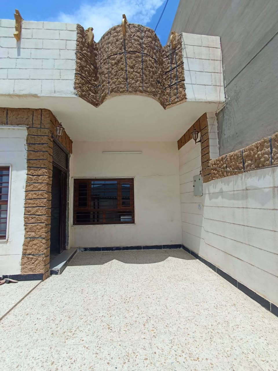 دار للبيع..حي الجامعه قرب العلوه المركزيه وجامعة كركوك.. طابو زراعي.. ركن طابق واحد.. المساحه ٤٢٠ متر.. للاستفسار الاتصال ***********
***********
