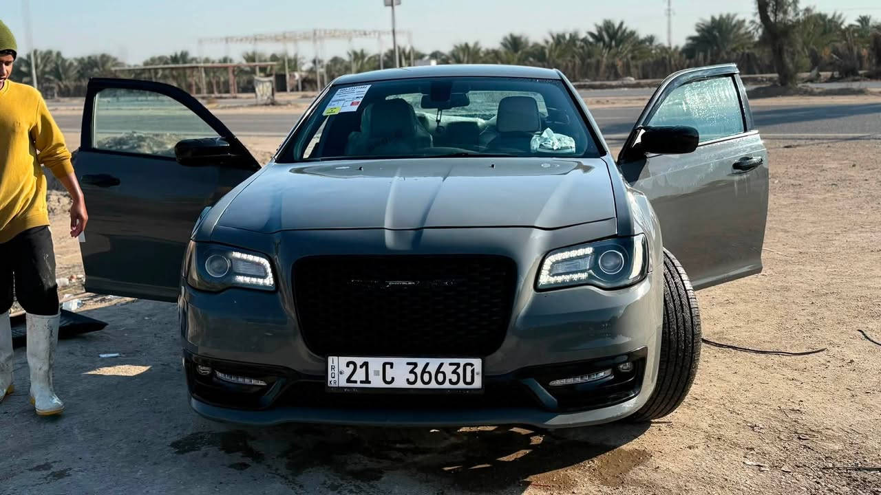 السلام عليكم ورحمة الله وبركاته
ااوباما 19 S  رقم سليمانيه  بأسمي تحويل مباشر 
لون اسمنتي 
حادثها بسيط موجود بالصور 👇👇
ماشيه 108 ميل 
جاملغ والبنيد اجه كلير من امريكا ❤️
باب العبري مفتوح ❤️

السياره كامله وكولشي بيها جديد 
داخل ابيض بلادي ❤️❤️

السعر 215 🌹

***********
