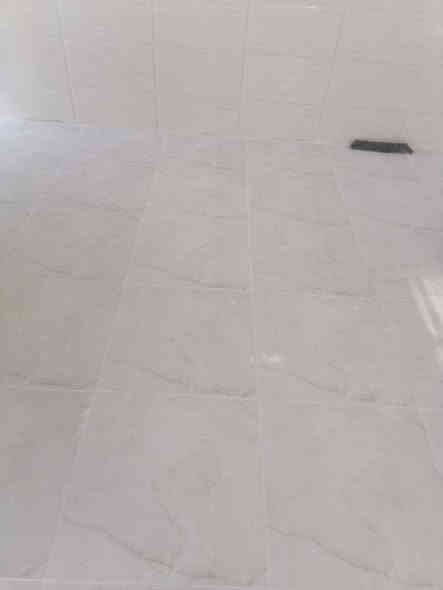 السلام عليكم خلفه سيراميك الجدران و الأرضية حالين متفرغ مكان ديالى بهرز ***********
