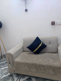 طخم للبيع مع كوشات سعره 450وبي مجال شراي يتفضل خاص او يتصل 07701271699