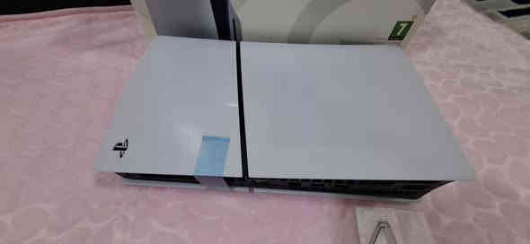 السلام عليك بلي 5 سلم واحد تيره كسر كارتون السعر ٦٥٠ الف مكاني دوره حي اسيا *********** الجهاز مستخدم يومين فقط لاغير حته الجوستك بعده على شحن الشركه
