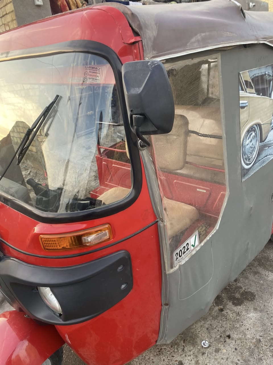 سلام عليكم تكتك 21 تكتك نضيفه خير من الله رقم وسنويه سعر ٧٢٠٠ مكاني لمشتل قرب مركز شام ***********
