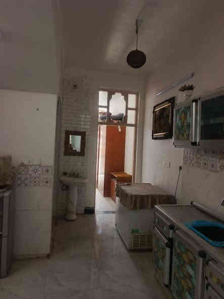 إعلان رقم/ 74
___________
جنس العقار/ زراعي سند 25 
نوع العقار/ دار سكن 
المساحة/ 120م واجهة 5م ونزال 24م شارع 8م 
الموقع/ بابل - حله ورديه داخل خلف مرقد السيد موسى ( ع) ويبعد عن شارع التبليط الفرعي 250م تقريبأ .
التفاصيل/ بناء حديث طابوق سقف كونكريت مسلح يتكون من غرفتين نوم قياس 5x4 وصالة وكلدور ومطبخ ومجمع صحيات.
ملاحظة:- غرفة المنام في الطابق الثاني بحاجة الى أرضية.
السعر/ 55 قابل للتفاوض 
للاستفسار مراجعة مكتبنا أو الاتصال بنا عبر الارقام التالية:-
***********
***********
