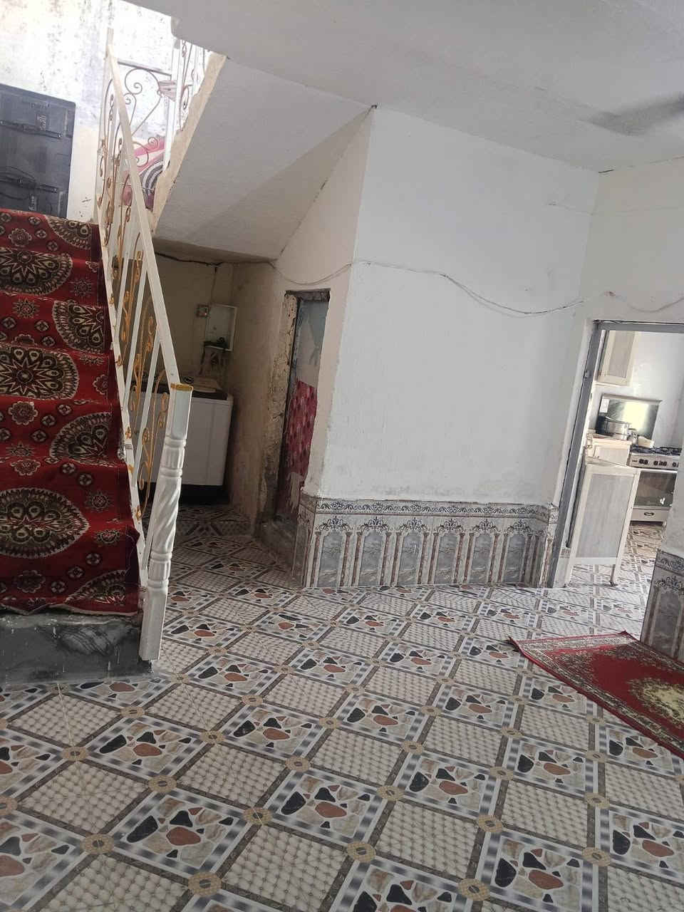 سلام عليكم بيت لبيع ٢٠٠ م سعر ٣٠ حي الحكيم نزلت فران المرتضى تصل ***********
