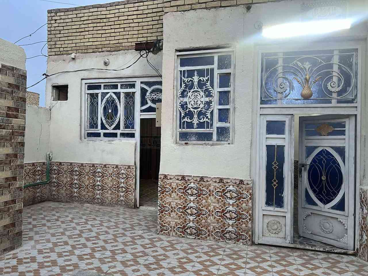 بيت بسديناويه مقابل مرطبات الملاك 200متر زراعي. خدمات ماي وكهرباء ومجاري وانترنيت بناء بلوك عكاده رقم ***********
