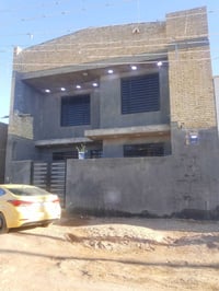دار للبيع ١٠٠ متر مربع طابقين  النهروان شارع الشمري خلف اسواق العائله ...