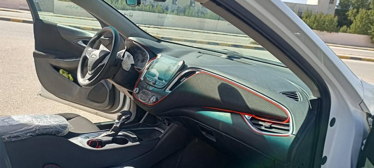 شفروليه ماليبو ابيض 2021
فئة LT محرك 1500 توربو وارد امريكي رقم انكليزي نجف بأسمي سنويه 2030 حادث موضح بالصور 
مواصفات:
١ـ دخول ذكي (بصمه)
٢ـ شاشة تدعم ابل كار بلي + اندرويد اوتو
٣ـ كامرا دواره 
٤ـ تبريد قطعتين منفصل + تدفئة 
٥ـ نظام أوتو ستوب إقتصادي 
٦ـ مقعد السائق كهربائي 
٧ـ حدادية ٩٩٪
٨ـ نضافة خارجيه ٩٥٪
١٠ـ تخم إطارات ٩٩٪
١١ـ نظام القاصة
١٢ـ تدفئة كشنات (السائق+الراكب)
115بيها مجال حگ الجية شي بسيط
 للتواصل (***********)
