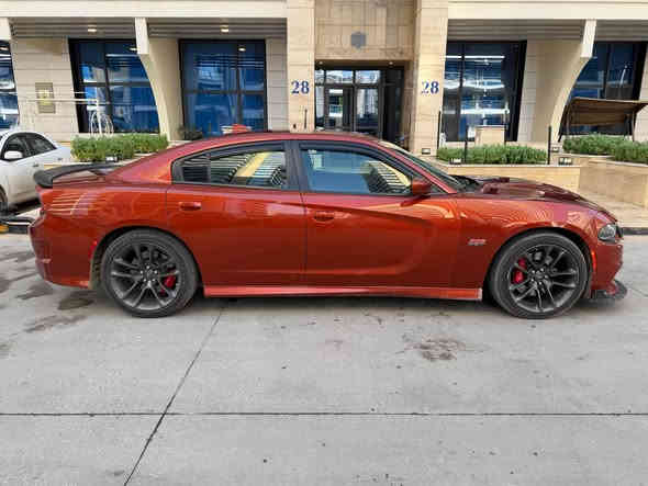 (( من انضف الجارجرات با عراق ))
جارجر SRT Scat Pack 2020 أمريكي 
مكينه 6400 8 سلندر بدون اي تعديل نهائي على وضع الشركه ماشيه 60 الف 
السياره حادثها كلش بسيط ربع من بنيد وجاملغ شويه فقط باقي السياره كفاله 
السياره كلمه اخت الزيرو قليله عليها وتخم تاير جديد مكاني با منصور رقمها بغداد وباسمي مباشرتاً لونها مميز مشمشي  
كير ومكينه مكفول بدون برغي فتح
*********** 
سعرها 210 قفل وماكو سكات باك جديده بهاذا السعر بغداد
