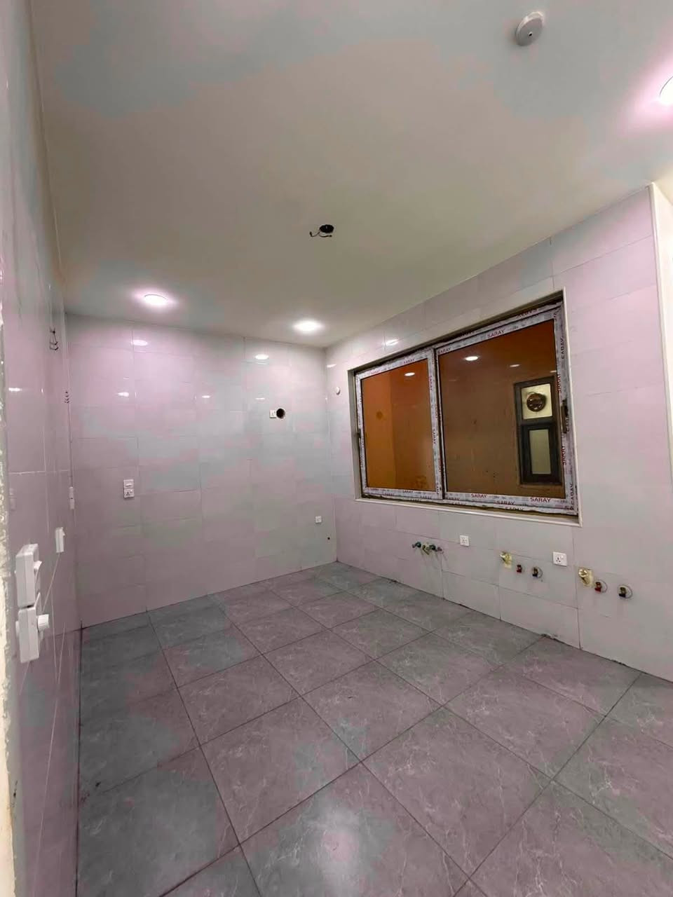 🏡 شقة للإيجار – السيدية
فرصة مميزة للسكن في موقع ممتاز، شقة زيرو طابق أول، قريبة من الشارع التجاري.

✨ مواصفات الشقة:

* غرفتين نوم
* صالة
* مطبخ
* صحيات

💰 سعر الإيجار: 800 ألف دينار شهريًا.

📞 للاستفسار أو حجز موعد للمعاينة:
***********
