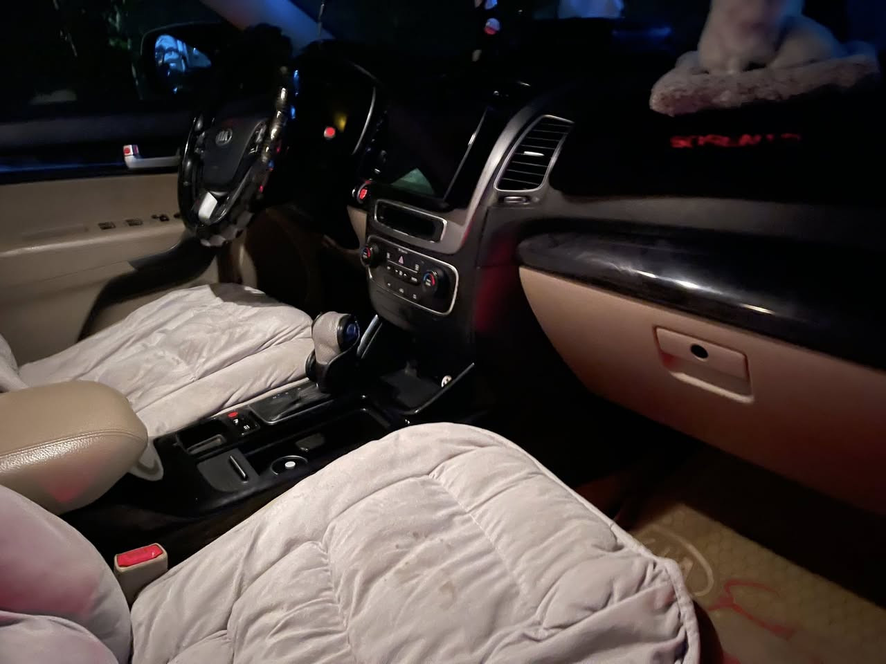 السلام عليكم سورنتو ٢٠١٥ مكفولة كفالة عامة  مع السونار مرفق رقم بغداد دولي /موصفات /بصمة حساسات امامي خلفي/ حدادية  /تخم تاير ٦سلندر /رقم الهاتف ***********/مكان ديالى /السعر ١٩٠وبيهة مجال. (ملاحضة الخاص مقفول)
