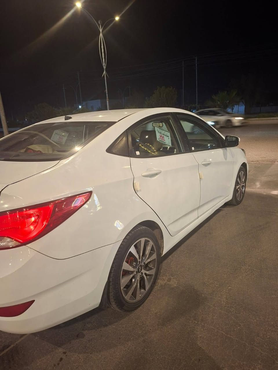 سلام عليكم اكسنت 16 خليجي محرك 1600 دوش قطرتين رقم بصره مشروع وطني.  العنوان الناصريه مركز . ضربته بدنه الخلفيه + تصليح بالجاملغات الخلفيه بسيط+ بارد في الدوسه بدون اي تبديل او معجون والباقي كفاله مكينه وكير وحداديه وتخم تاير  السعر 95 وبيه مجال . رقم الهاتف / *********** متواجد على الواتساب
