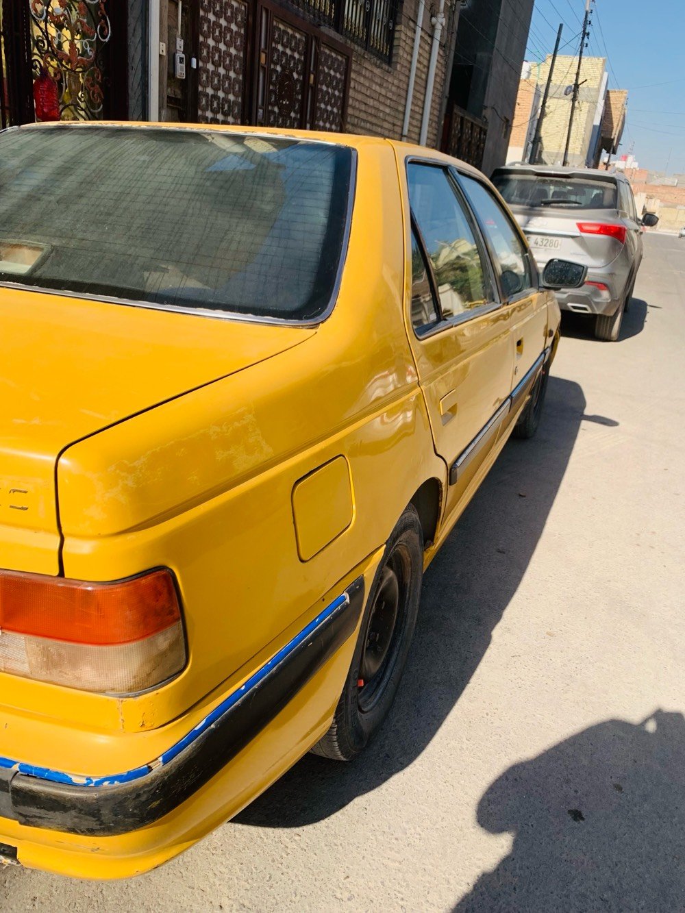 بيجو بارص موديل 2013 مكانها نحف
رقم قادسية دولي مصفرة هئية وغرامات
اخياس مثل ماواضح بلصورة هستوني معمرهن ويحتاج فقط صبغ حدادية جديدة مشط استيرن جديد فرم ممه جديد
مكينة وكير تخبل ترايك للبصرة وتجي واني خادم
مضروبة بجم و تحتاج بوليش تخم تاير امامي جديد ويل نظيف السيارة بحاجة تبديل فلنجات 
السعر 28 وبي مجال 