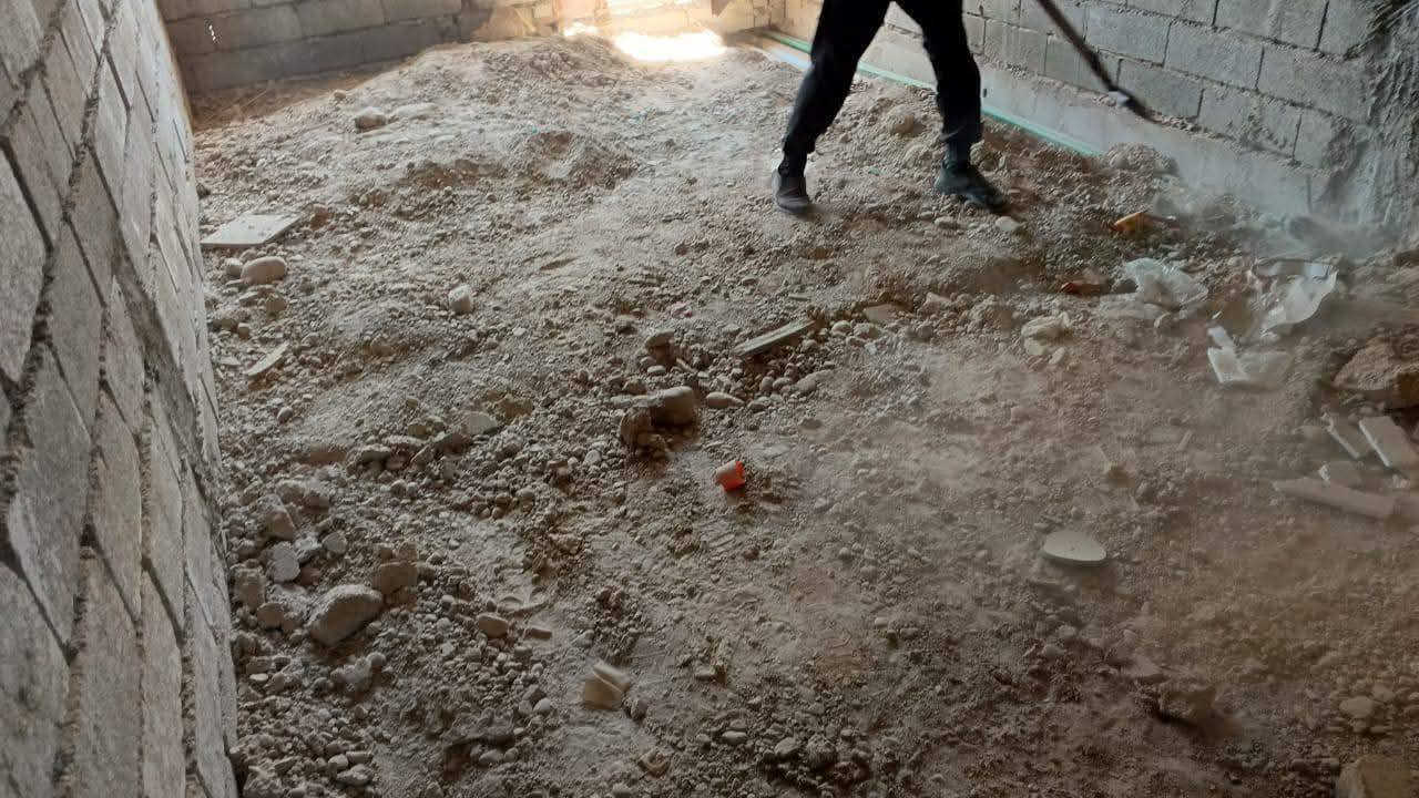 سلام عليكم اشتغل تنضيف بيوت ارضيه - سراميك +  شبابيك + بوب +دفن اساس وتنزيل اساس + وتصفيط بلوك +تحويل بلوك. + تفليش + تنضيف حدايق اي استفسار واسعار جدا مناسبه ***********
