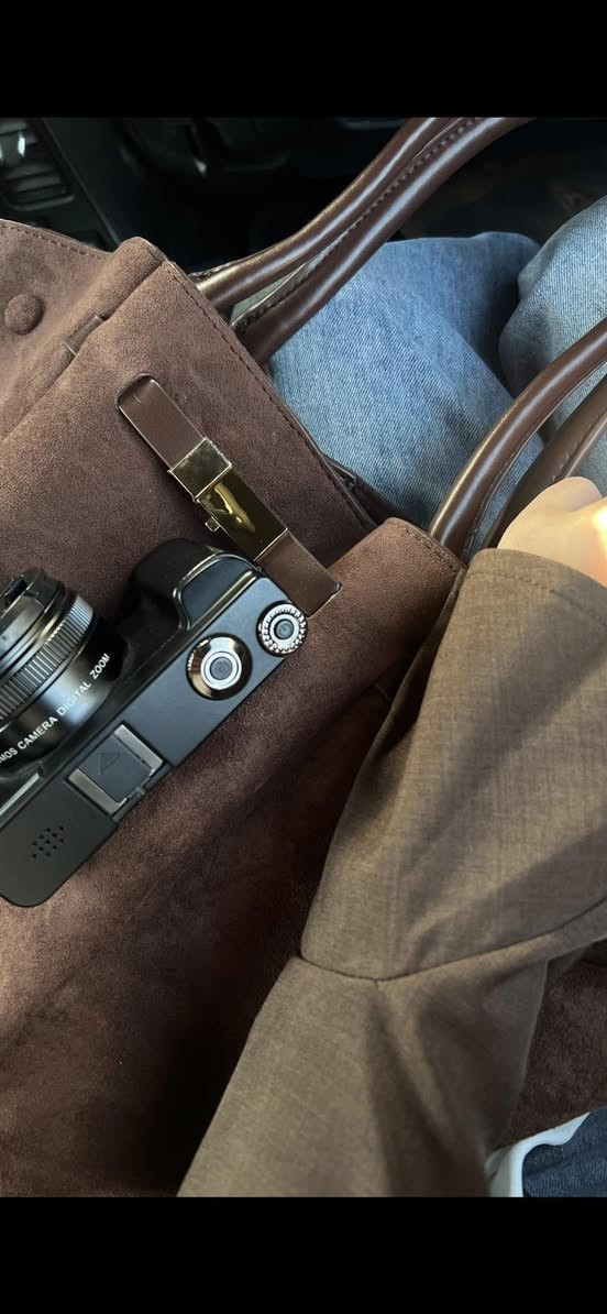 مرحبا عندي هذه الدجتال كاميرا
4k
فديو بدقة 56 ميكابكسل
مزدوجة العدسة تنشال وتتركب عادي
مضادة للاهتزاز ومستشعر وجوه 
تقريب رقمي يوصل 18x 
بطاريه ليثيوم 
وشاحنها معاها وجديده 
وتصويرها مرفوق بالبوست  
ب75 الف


**إذا كنت صاحب هذا الإعلان وتريد حذفه لأي سبب، رجاءا أرسل رسالة إلى الدعم الفني**