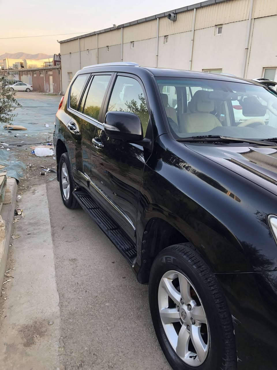 للبيع سيارة لگزز أبرادو موديل (2010)بدون صبغ بدون تبديل السعر(220)$رقم موبايل(***********)
