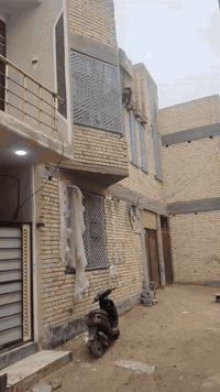 السلام عليكم
بيت للبيع المساحة 100م. 10في 10

جنس العقار طابو زراعي سند ٢٥

العنوان كربلاء شارع أبو طالب

يبعد عن الإمام مسافه 1 كيلوا

نظام شقتين او نظام حسينية

الطابق الواحد يحتوي على غرفتين وصالة ومطبخ وصحيات

***********
