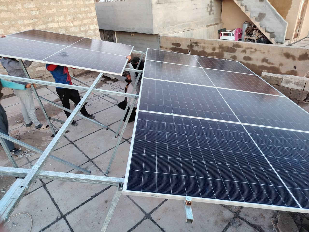 بفضل الله تم تنصيب منظومة طاقة شمسية #لمنزل و #اسواق الصديق ( #طالب_مرعي_الگرغولي    )
الموقع  -#كركوك -  #االرياض
تتكون المنظومة من
🟢 9الواح لونجي   وجهين  بقدرة #615w  ، (ضمان 15سنة) 
🟣 بطارية ليثيوم بقدرة #15kwh  (ضمان 5سنوات)
🔵انفيرتر Evo Anern   بقدرة  6.2kw  (ضمان 1سنة)
🟤حديد مغلون بسمك 1.5mm
🔴مع كافة  التوصيلات  واجهزة القطع والحماية

📍#كركوك -ناحية الرياض-السوق الكبير- مجاور  جملة  وسام المجبل    

       م. ايمن ابراهيم العبيدي         ***********              
                                                                        
       م.علاء خماس العبيدي           ***********                                       
                                                                       
   📍 #موصل - الساحل الايمن -شارع النبي شيت 

       م.حذيفة سيف الدين العباسي    ***********

       م.احمد جمال اللويزي.             ***********

#الشرقي للطاقة الشمسية والاجهزة الالكترونية
