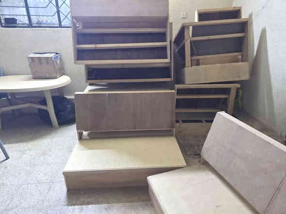 للبيع – ديوان جديد بالكامل
للراغبين بالشراء… عندي ديوان جديد جداً مثل ما موضح بالصور، نظيف وما مستخدم إلا استخدام خفيف.

المواصفات:

٧ قطع بطول ١٢٠ سم لكل قطعة

قطعتين زاوية

قطعة صغيرة إضافية

جاهز وما يحتاج أي تصليح

السعر مناسب للجادين فقط.
للتواصل والاستفسار: ***********   و   ***********
