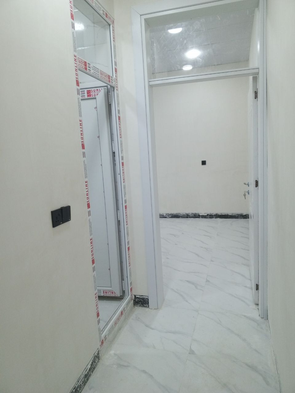 #دار_للبيع (رقم) 100 متر 
▪️موقع (16 اب مقابل القادسية الثانية) فقط عبور الشارع مقابل  مدرسة اجنادين في القادسية 
▪️شارع خدمي تبليط 
▪️بناء حديث 2025 صفر نظام دكتات 
▪️مؤجر حاليا الوراد الشهري 225 الف 
▪️يتكون من استقبال خطار و غرفة نوم و هول و مطبخ حار و بارد و صحيات داخل و خارج 
▪️خدمات فول (ماء + مدارس + علوة مخضر + موقف كوسترات )

#سعر_مناسب_جداً 
#التواصل (مع صاحب الدار)
 *********** واتساب  متوفر
