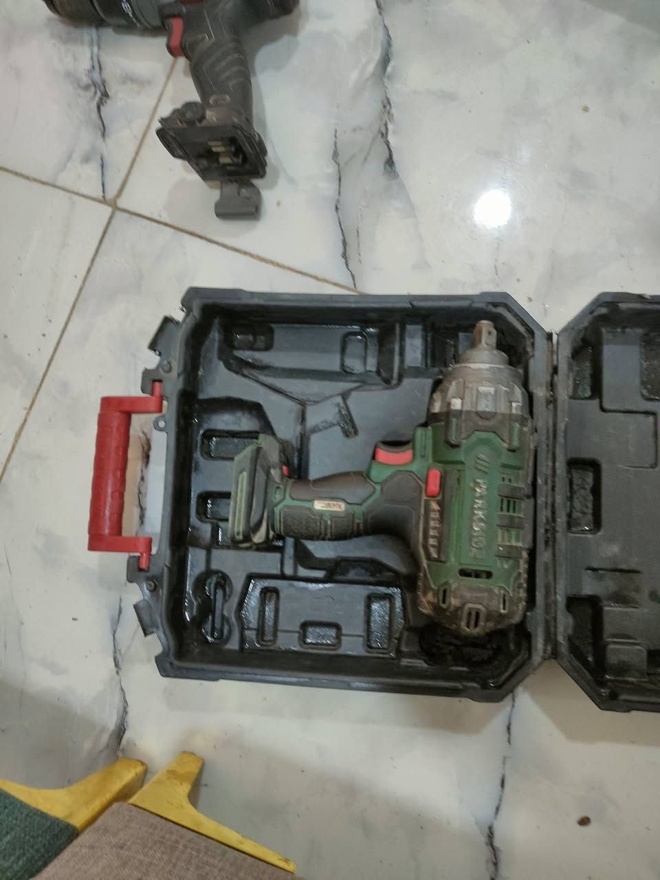 دريلات زاد كوسرات زاد مناشير زاد شاحنه أربعة امبير زاد بطاريه بارك سايد للبيع عنوان بصرة شط العرب ***********
