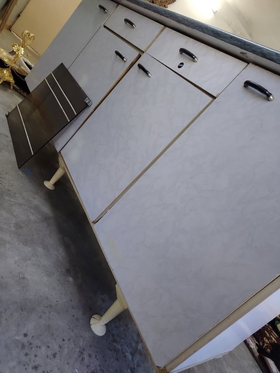 كاونتر خشب نضيف للبيع السعر 60 وميز طعام +اربع كراسي سعر 35 الف مكاني موصل 17 تموز رقمي :
***********
