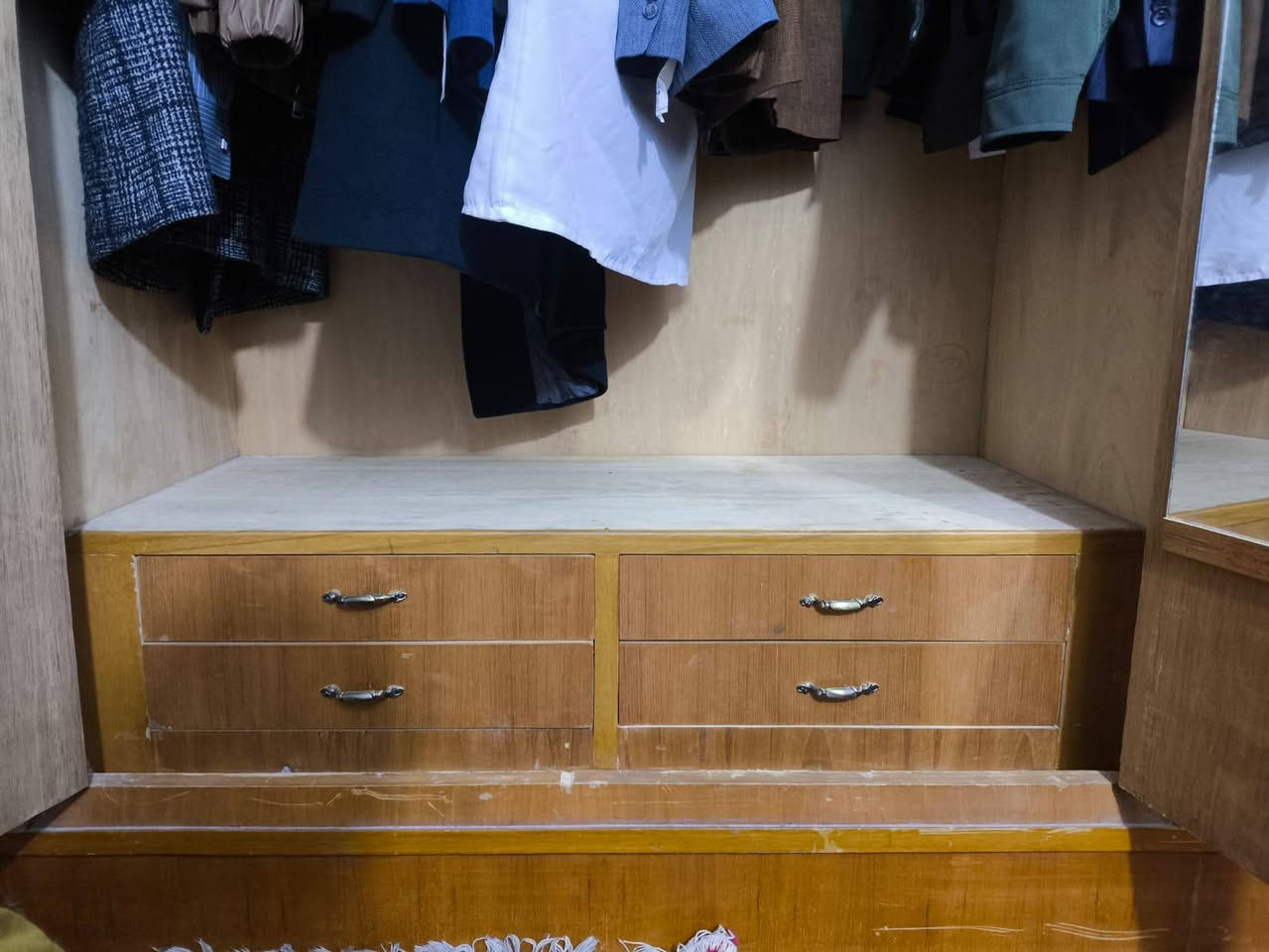 للبيع كنتور خشب حطاطه بلوك ٦ ابواب طابقين 
الطول ٤ امتار و ارتفاع ٢ ونص بسعر ٤٠٠ و بيها مجال في الرمادي للتواصل خاص


**إذا كنت صاحب هذا الإعلان وتريد حذفه لأي سبب، رجاءا أرسل رسالة إلى الدعم الفني**