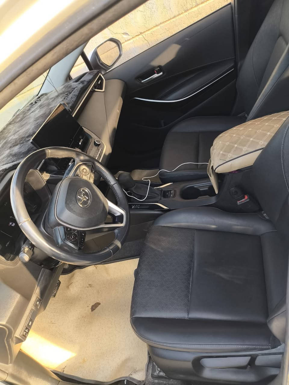 السلام عليكم كورلا هايبرد 2024 ماشيه 60 الف كفاله عامه عدا طخه بالصندوق ومبينه بالصور 
فول مواصفات فتحه تحكمات كشنات كهرباء معروفه مواصفاتها 
السياره اقصاااااااااد بعدهي مو حره 
السعر 140 مكاني بصره 
***********
