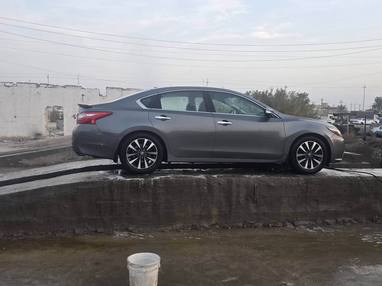 السلام عليكم  : قرأ المنشور زين واتصل وبيك خير وتدلل

 نيسان التيما للبيع موديل 2017 فئة SL فول مواصفات رقم اريبل دولي باسمي سنويه لغاية  2029  :
كلين بدون قطرة صبغ بيها بارد قليل وبيها طخه بسيطه بهلال الجامرلغ الي خلف السائق وترجع بارد وسونار عدد 2 وصور الحادث مرفقه تفرج عليها :

بصمة تشغيل وتشغيل عن بعد
بصمة صندوق
بصمة ابواب ( دخول ذكي )
قطعتين تبريد
كشنات جلد والاماميه كهرباء 
تدفئه كشنات اماميه  + ستيرن تدفئه
كامره
رادار اربغة جهات
تحكم ستيرن جهتين
اوامر صوتيه ومثبت سرعة تفاعلي
وباقي المواصفات معروفه لفئة SL
كير ومحرك مكفول 
رقم شاصي بالصور 
المكان : ديالى / المقداديه
السعر :  135 بيها مجال قليل للشراي
للاستفسلر  :  ***********
