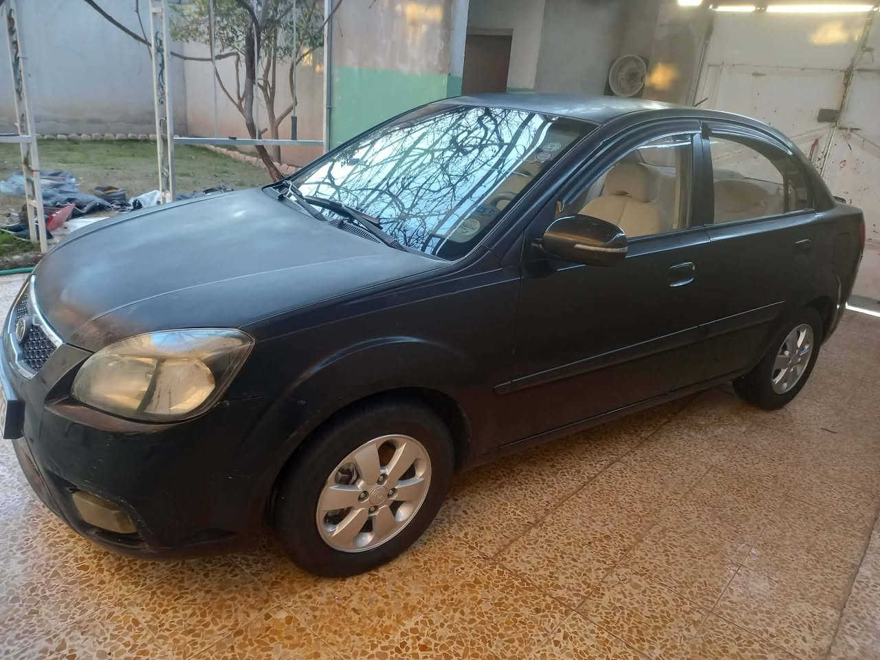 كيا ريو للبيع موديل ٢٠١٢ كاربون موجود كير محرك شرط بدون ضرر ما بي قطره صبغ طخم تواير جدد شرط التحويل مكاني موصل الجانب الأيمن السعر ٨٥ 
***********
***********
