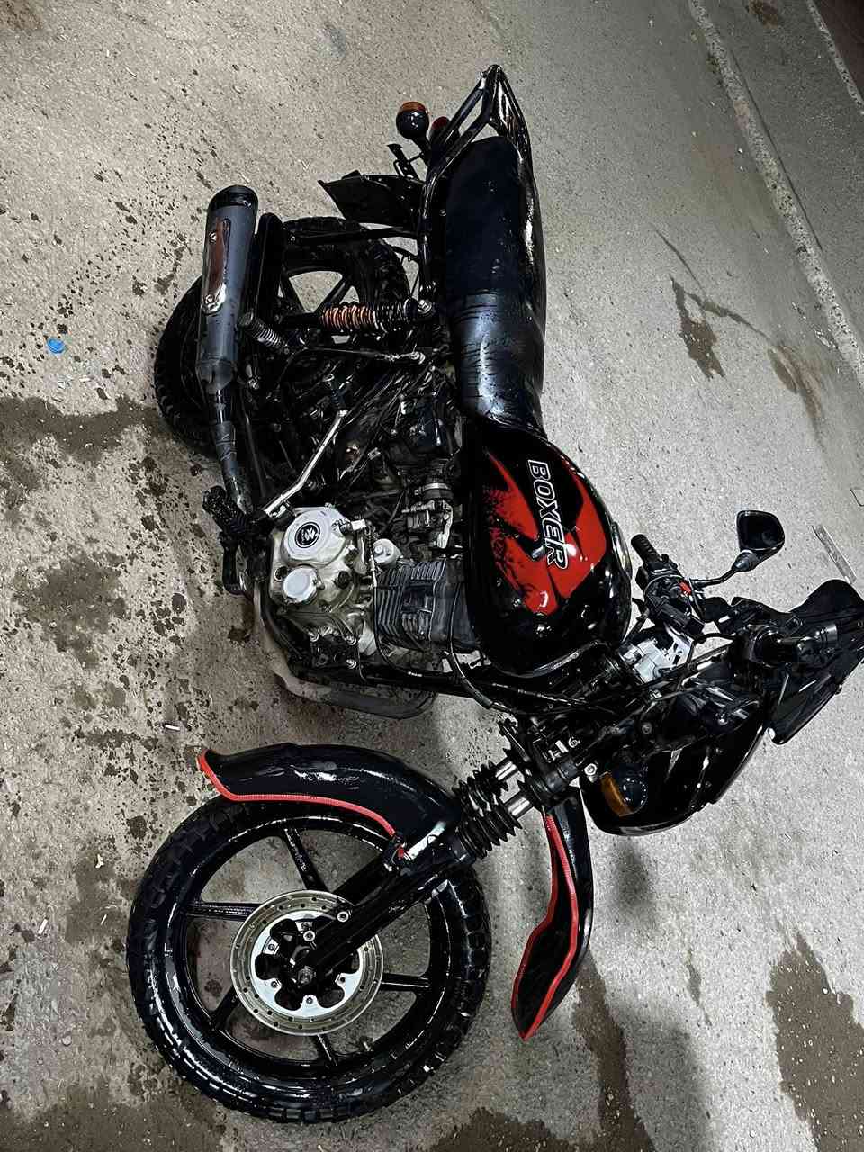 السلام عليكم
للبيع بوكسر موديل 2023 اوراق اصوليه 7 اوراق كامله اوراق الكمركيه الصغار مثل القصاصات كلهن موجودات بيه خيط تبخير ونواقص بسيطه 
مكاني بغداد حي العامل قرب مسبح الرافدين سعرها 750 وبيها مجال 
اتصل ع رقم مكلف بلنشر 
***********
