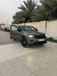 جيب شيروكي مديل ٢٠١٩للبيع فقط لمتد فول مواصفات داخل بيجي واسود تخم تاي...