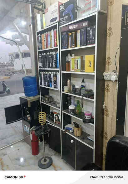 كراسي حلاقه ٣ 
مري ٣
فاترينات رف ٢ 
قاعده شسوار ٢ 
عربانه ١ 
قنفات ٣ 
شسوار ١
مغسله ١
كرسي مغسله ١
عدة مكائن حلاقه ونواعم
استعمال كلش نضيف
للبيع ناصرية مركز ***********
