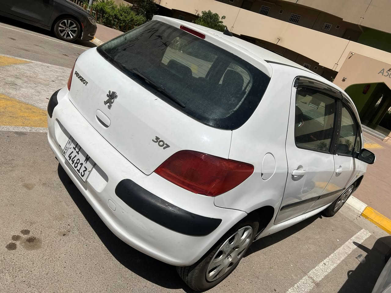بيجو ٣٠٧
مصبوغه عام جماليه
السياره جاهزه محرك كير تبريد صدر تخم تاير 
موديل ٢٠٠٥ مابيها اي نقص السعر ٥٠ ورقه
السياره بغداد متواجد بسمايا او شارع فلسطين *********** غير متواجد على الفيس

