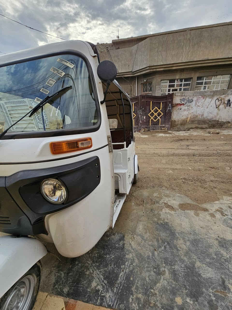 السلام عليكم توك توك للبيع موديل 21 كفاله عامه سعر8 ثمانيه وبيها مجال تحويل مباشر رقمها ديالى***********
