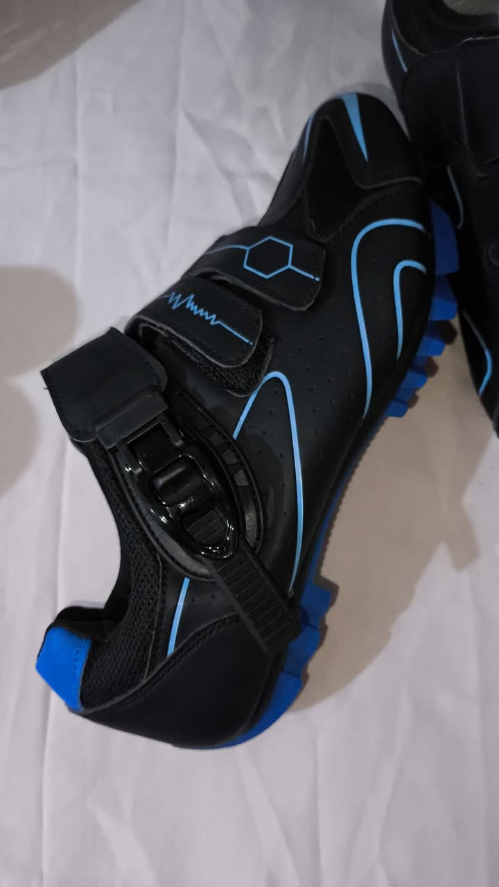 السلام عليكم طلعلي هذا الحذاء تكرمون ومااعرف سعره كتبولي تم بلي يعجبكم 🤍


**إذا كنت صاحب هذا الإعلان وتريد حذفه لأي سبب، رجاءا أرسل رسالة إلى الدعم الفني**