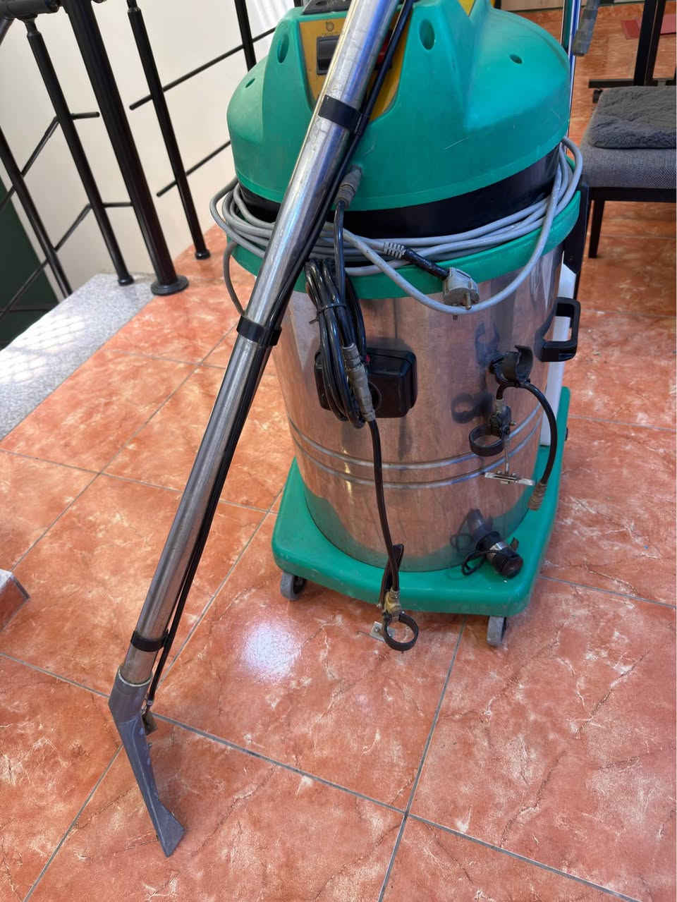 ‏جهاز كامل تنظيف القنا فات ويل ثانكيو المكنسة والباك يوم وقوة كبيرة 4500wtt 
Drel tank vacum 4500wt 
Asli orginal 
3 matoro 
٣ ماتور اربيل  
Vaccum 350.000 
Drel 75000 
Tank 100.000 أربيل, العراق


**إذا كنت صاحب هذا الإعلان وتريد حذفه لأي سبب، رجاءا أرسل رسالة إلى الدعم الفني**