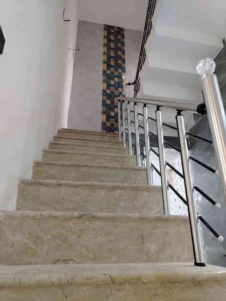 دار زراعي للبيع منطقة السبع ابكار قرب جوهرة لبنان الجديدة المساحة ٦٨ متر يتكون من استقبال ومطبخ وثلث غرف نوم وحمام عدد ٢ ومنور وبيتونة وسطح والمنطقة خدمات كاملة الاستفسار ***********
