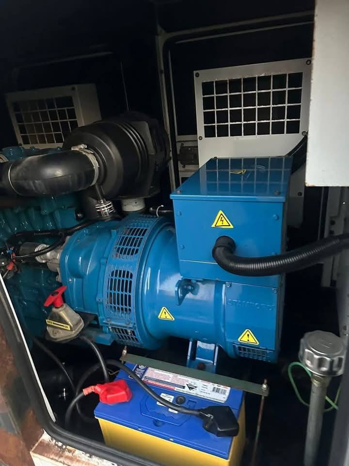 تحيه طيبه 

مولد النوع بيركنز انكليزي ٤ بستم بزون ٢٢ كيفي انكليزي اصلي افجي ولسن نوع التوليد ستامفور انكليزي حديث المحرك ورأس التوليد مكفول من الفتح والتبديل دخول جديد وارد استرالي نظام حماية متكامل إطفاء وتشغيل ذاتي اوتو كاتم ١٠٠٪؜

العنوان بابل الشوملي 

للتواصل الاتصال على الرقم
***********
***********
علي الأكبر السلطاني 

يتوفر لدينا جميع احجام المولدات بكافة الانواع 

يتوفر توصيل 

لسنا الوحيدين لكننا الأفضل ✅✔️
