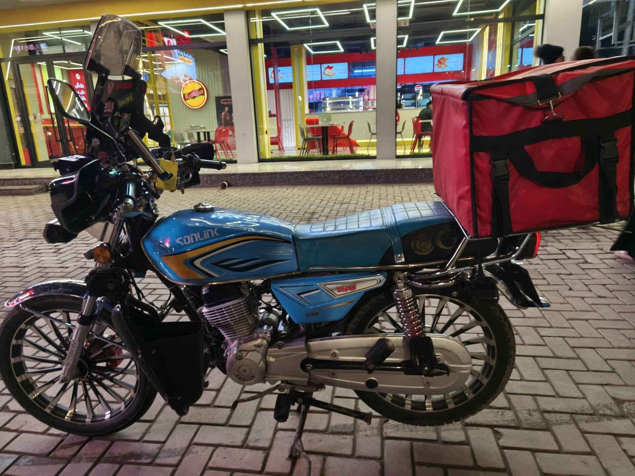 سلام عليكم دراجه سولنك موديل 24 نهايه شهر ال12 على ال25 محرك cpf 150 دراجه كامله مابيه اي نقص ابيعه هيه والغراض الي وياه وترتيب مثل متشوف رايده ب900 وبيه مجال عنواني الدوره رقمي ***********
