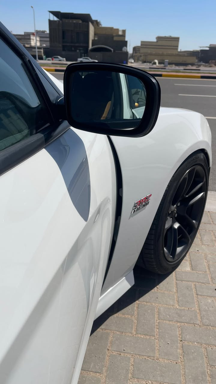 دوج جارجر سكات للبيع 
موديل 2020 لون ابيض

محرك 6400 / V8 

ماشيه 60 الف ميل 

رقم بغداد

( السياره مصروف عليها جاهزه من كل شي) 

المواصفات السياره فول واحد على واحد 

فتحه سقف

رادار امامي

تثبيت مسار

مانع تصادم 

إسترين تدفئه 

قياده ذاتيه

بصمة تشغيل + ابواب + صندوق 

 شفتات بل ستيرن 

حساس خلفي تحكمات استيرن 

ميموري خزن كرسي السائق 

سماعات ( Harman Kardon ) 

عدسات امامية LED+لد متغير جميع الالوان

رادار جانبي + نقطه عمياء بل مري 

كشنات كهرباء السائق والسكن 

كشنات كنتارا وجلد 

كشنات تدفئه وتبريد ( امامي + تدفئه خلفي

لويات ايباخ 
اويل كاج كان اصلي
فيت بم ريسنك بلكات ريسنك
دركه رياضي

***********
